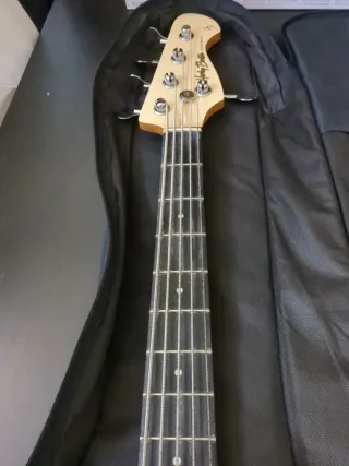 Harley Benton Bajo 5 cuerdas Deluxe