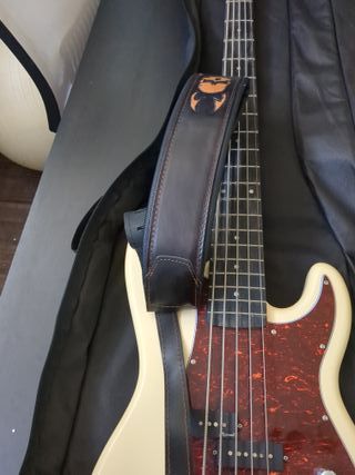 Harley Benton Bajo 5 cuerdas Deluxe