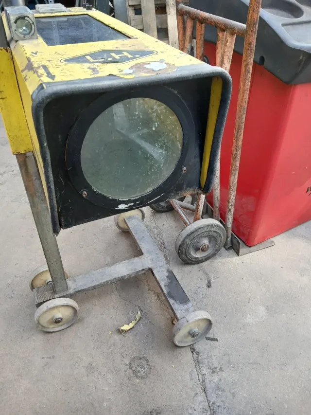 Máquina para reglaje de faros