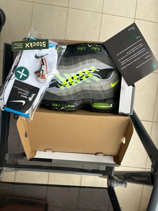 Nike Air Max 95 neon gris y verde 