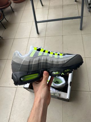 Nike Air Max 95 neon gris y verde 