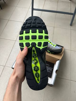 Nike Air Max 95 neon gris y verde 