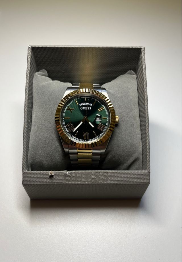 Reloj Guess Dorado y Verde