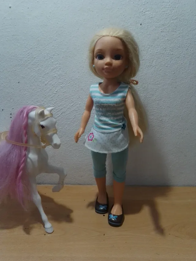 MUÑECA NANCY + CABALLO JUGUETE