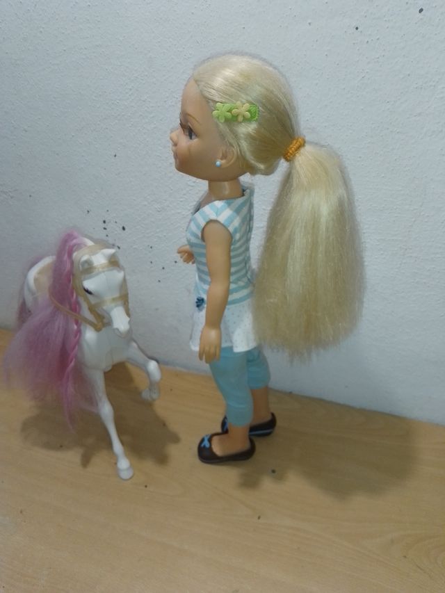 MUÑECA NANCY + CABALLO JUGUETE