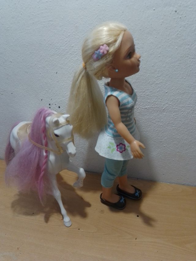 MUÑECA NANCY + CABALLO JUGUETE