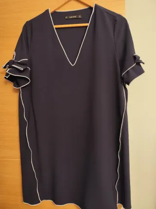 Vestido Zara azul con detalles blancos