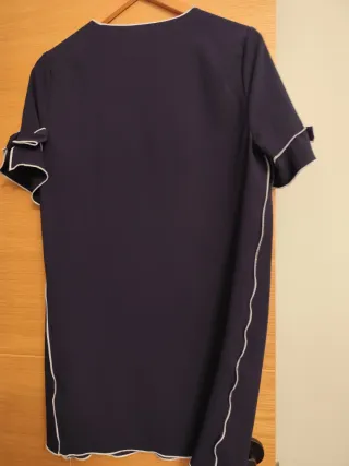 Vestido Zara azul con detalles blancos