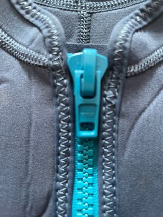 Neopreno corto azul con cremallera