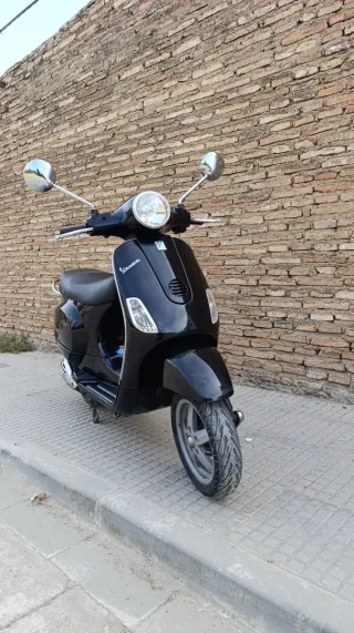 Vespa LX125 Piaggio Negra