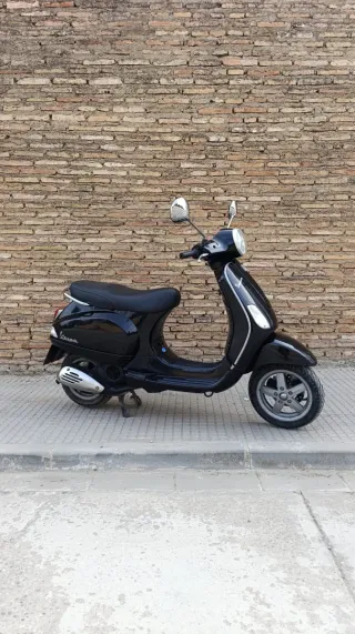 Vespa LX125 Piaggio Negra
