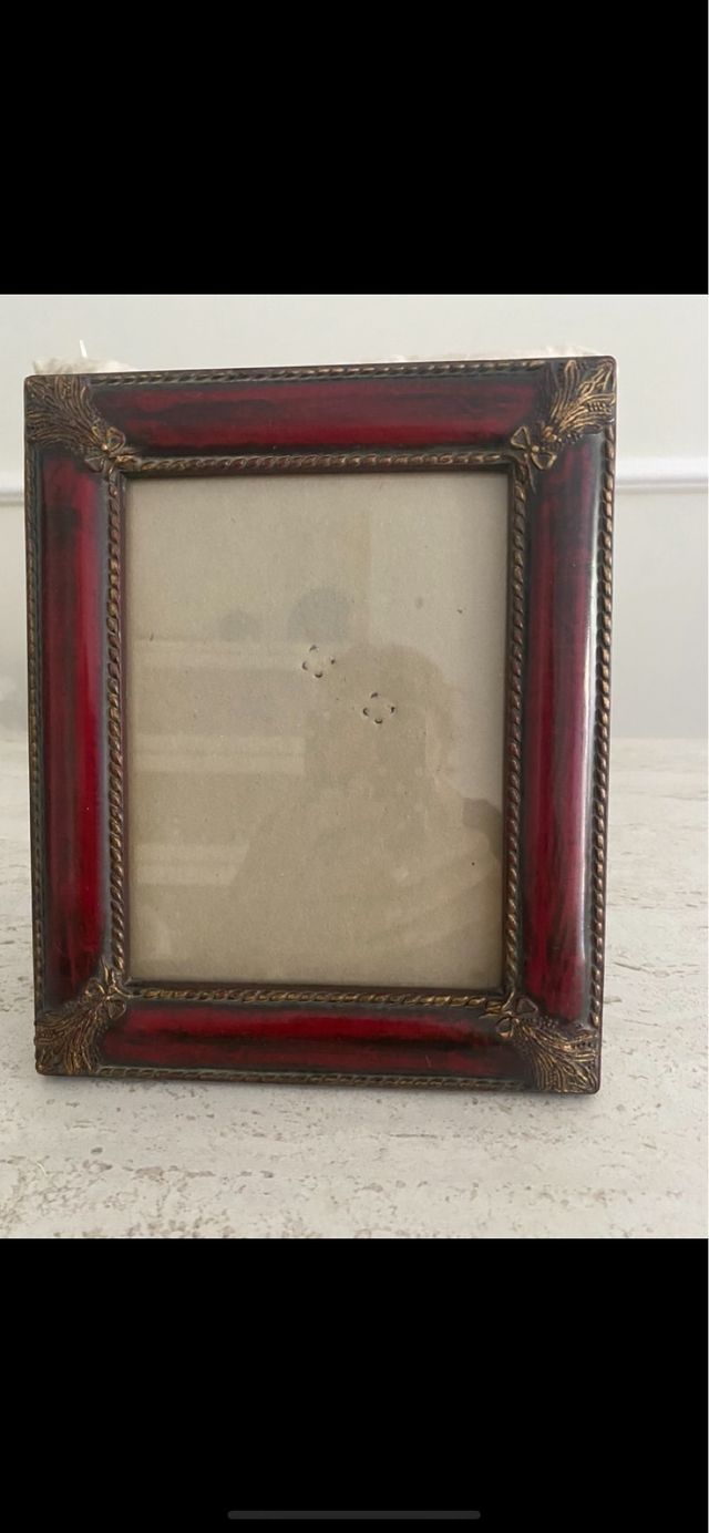 Marco de fotos rojo y dorado