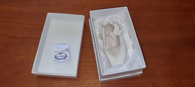 Bomboniera St. Etienne Bimbo su Mano