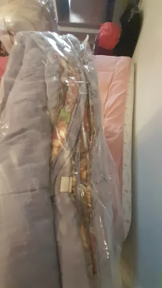 Piumone invernale grigio e rosa