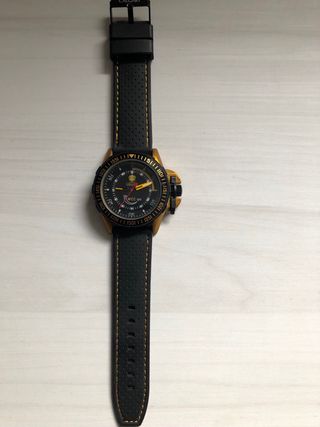 Reloj Calgary Negro y Dorado