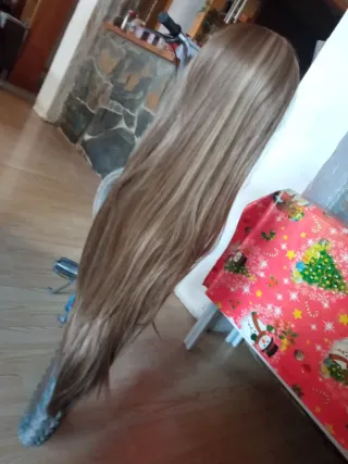 Peluca natural larga castaña con mechas rubias 