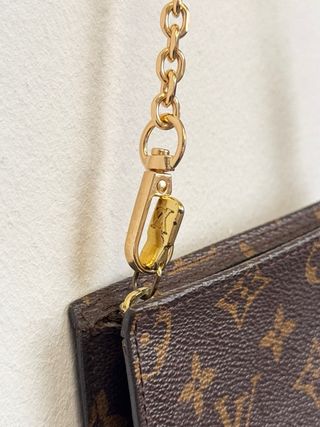 Pochette Louis Vuitton Monogram Marrón y Dorado