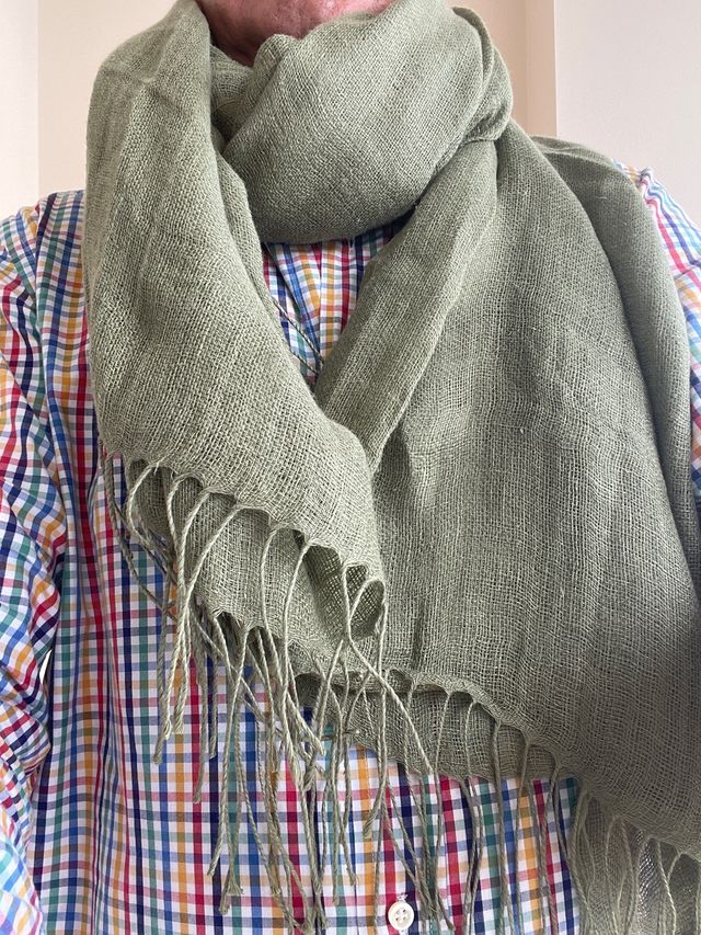 Chal verde con flecos