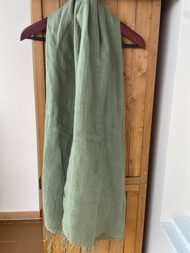 Chal verde con flecos