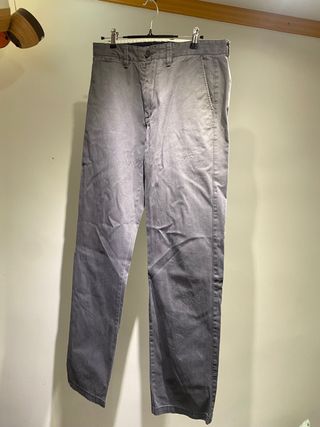 Pantalones grises