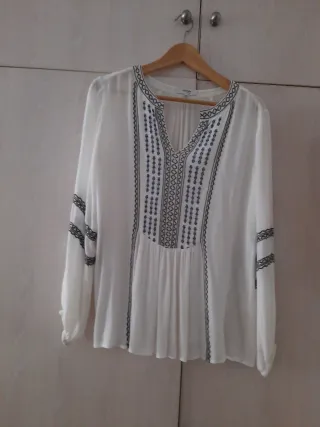 Blusa blanca bordada