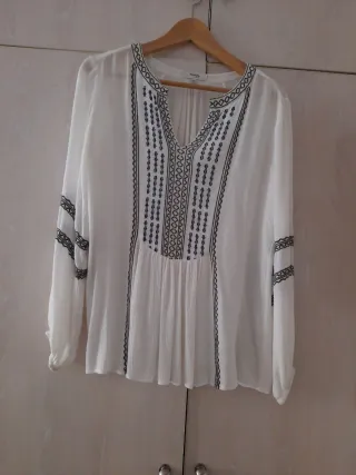 Blusa blanca bordada