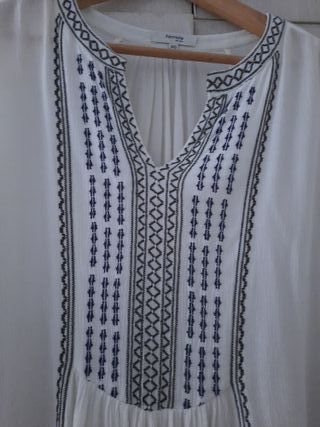 Blusa blanca bordada
