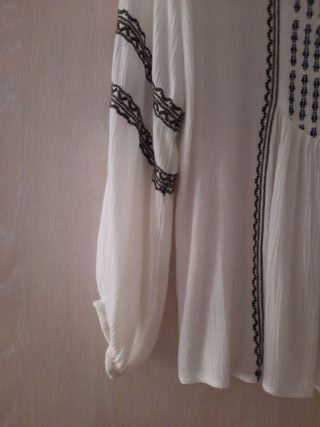 Blusa blanca bordada