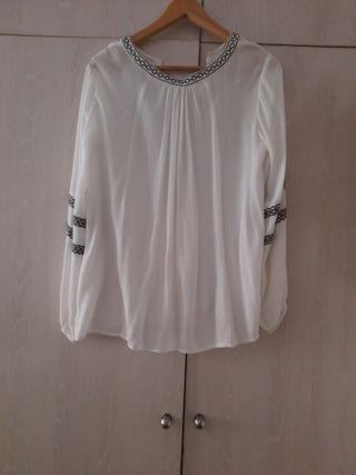 Blusa blanca bordada