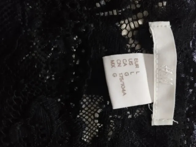 Camiseta H&M gris con volante negro Talla L