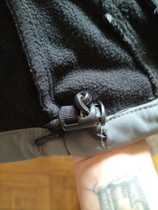 Chaqueta hombre gris y negro con forro polar