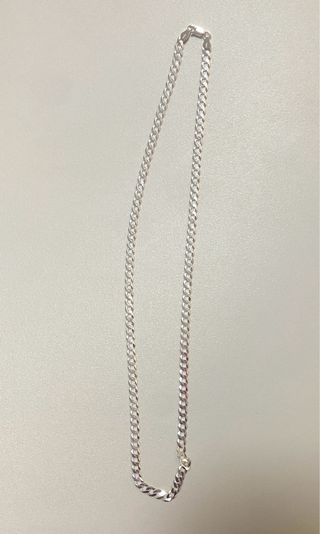 Cadena barbada de plata
