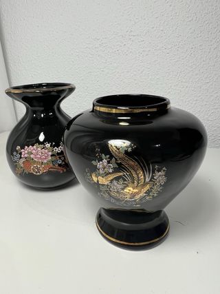 Juego 2 jarrones negros con detalles dorados