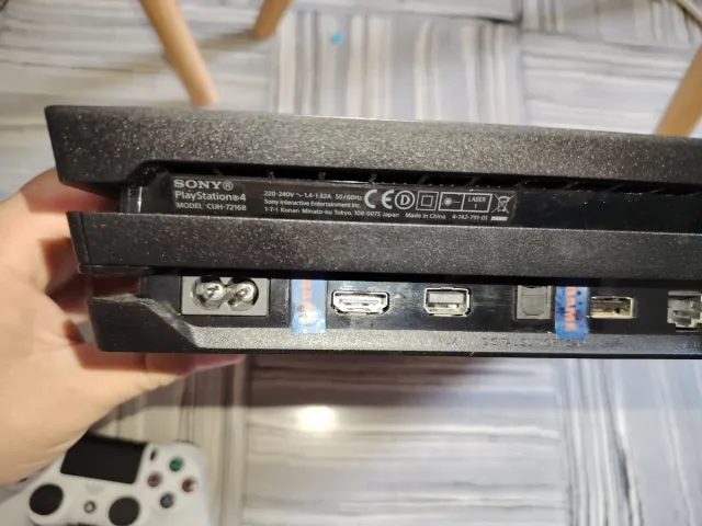 PS4 Pro 1TB + Mando Blanco+ cables+ juego