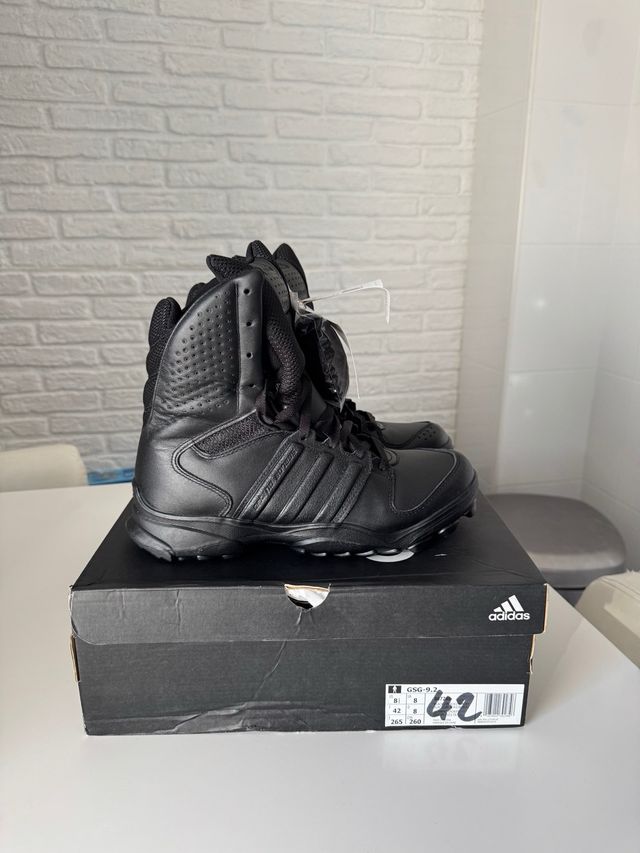 42 Botas Adidas GSG 9.2 policía seguridad