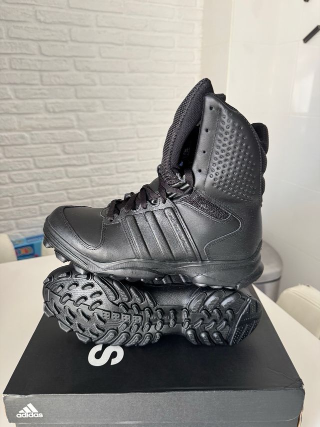 42 Botas Adidas GSG 9.2 policía seguridad