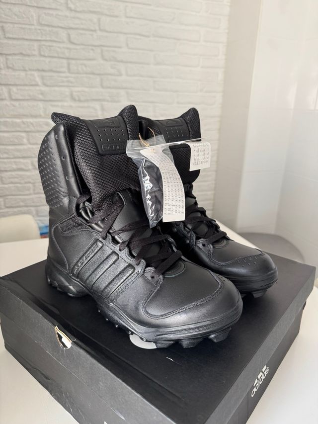 42 Botas Adidas GSG 9.2 policía seguridad