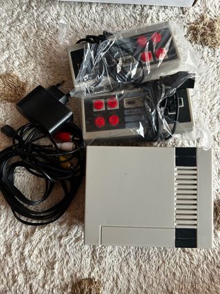 Mini consola de videojuegos con 2 mandos