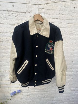 Chaqueta Varsity Vintage Negra y Beige