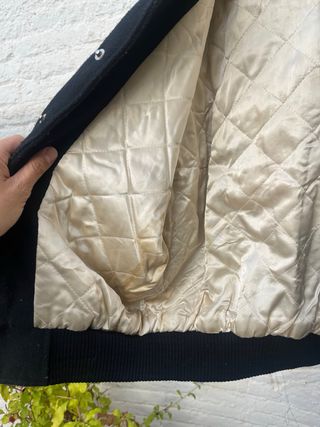 Chaqueta Varsity Vintage Negra y Beige