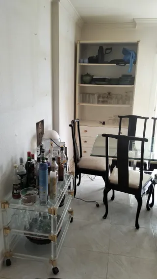 Sofás piel muebles columpio mesas y sillas 800€ 