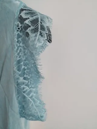 Camiseta azul con encaje y volantes Talla XL