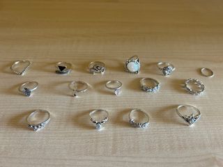 Lote de Anillos Plateados 
