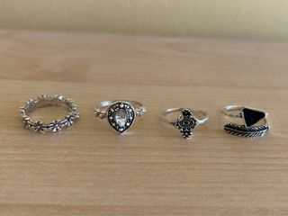 Lote de Anillos Plateados 
