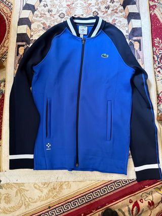 Chaqueta deportiva Lacoste azul y negra