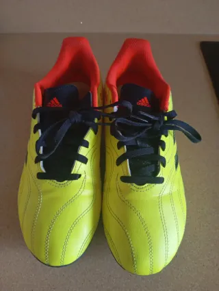 Botas de fútbol Adidas Tacos Amarillas Rojas