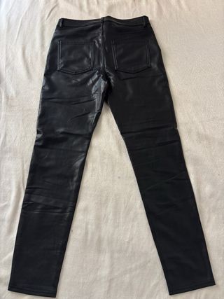 Pantalón símil cuero Calzedonia negro