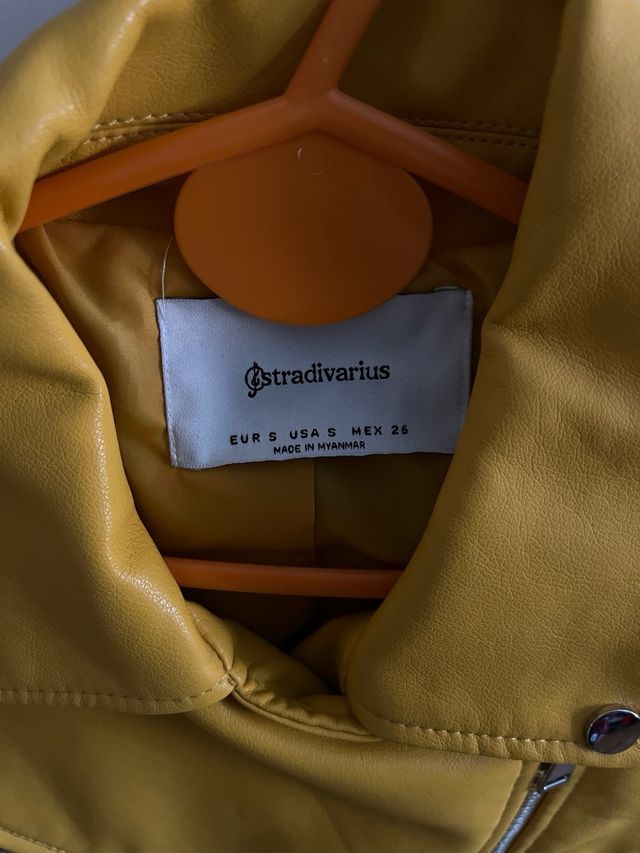 Chaqueta Cuero Stradivarius Amarilla