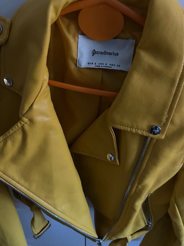 Chaqueta Cuero Stradivarius Amarilla