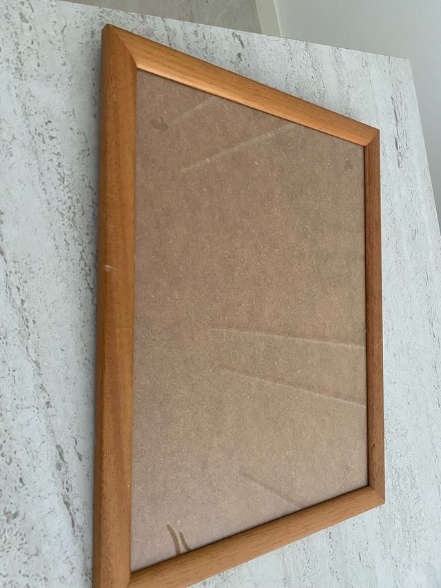 Marco de madera marrón